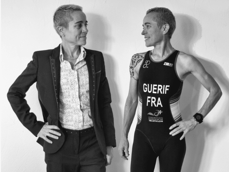 Portrait en noir et blanc de Séverine Guérif, entre son activité de conférencière et sa carrière sportive en équipe de France.