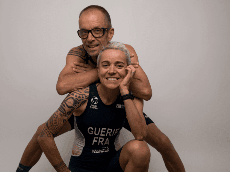 Séverine Guérif en tenue Équipe de France, posant avec Christophe lOISEAU dans une attitude complice ; photo prévue pour la quatrième de couverture du livre, pour présenter le couple et les auteurs.