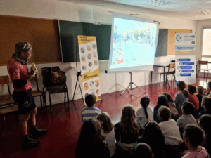 Présentation et témoignage auprès des enfants à l’école, avec projection d’un film de ses compétitions sportives.
